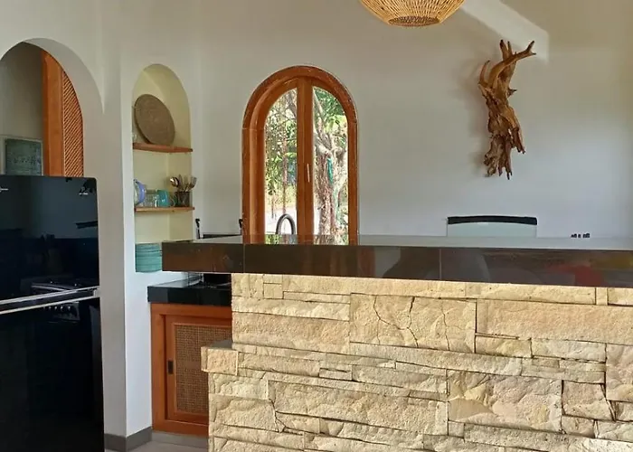 Joglow Clasica Villa Uluwatu (Bali)
